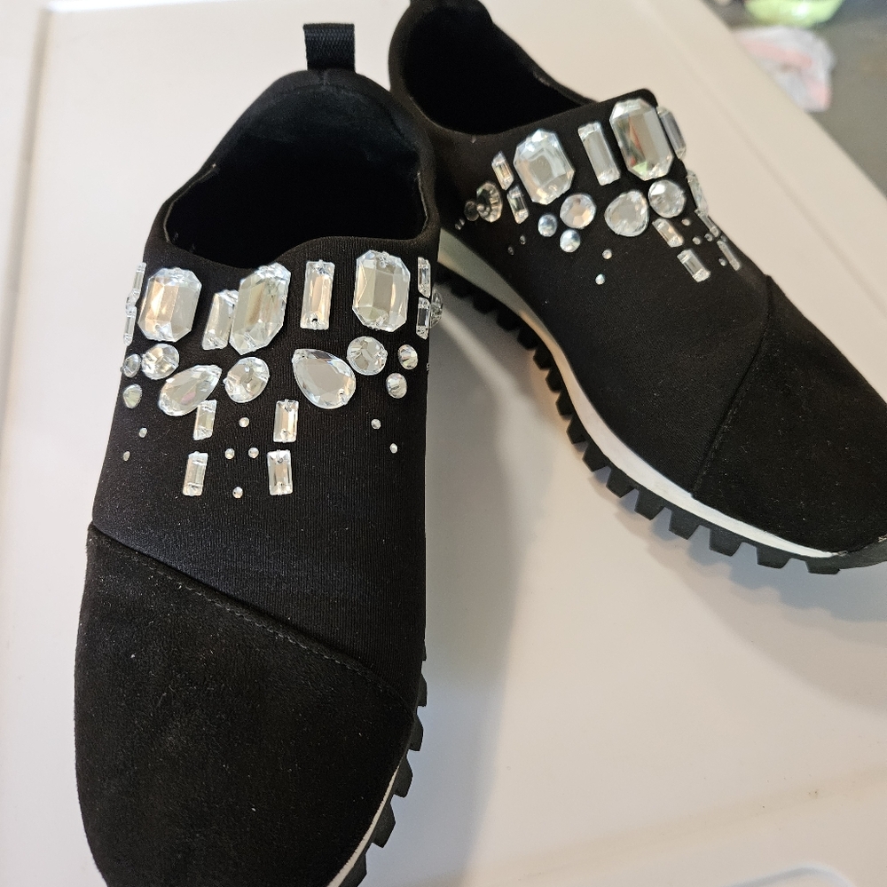 BCBG GENERATION SNEAKERS New no tags WITH STONES SIZE 7 BLACK